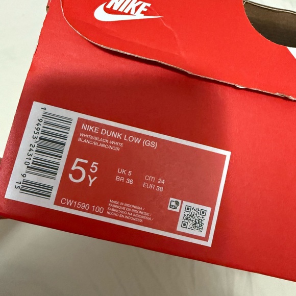 Nike Kids Black and White Dunk Low Sneakers Size 5.5 - Picture 6 of 6